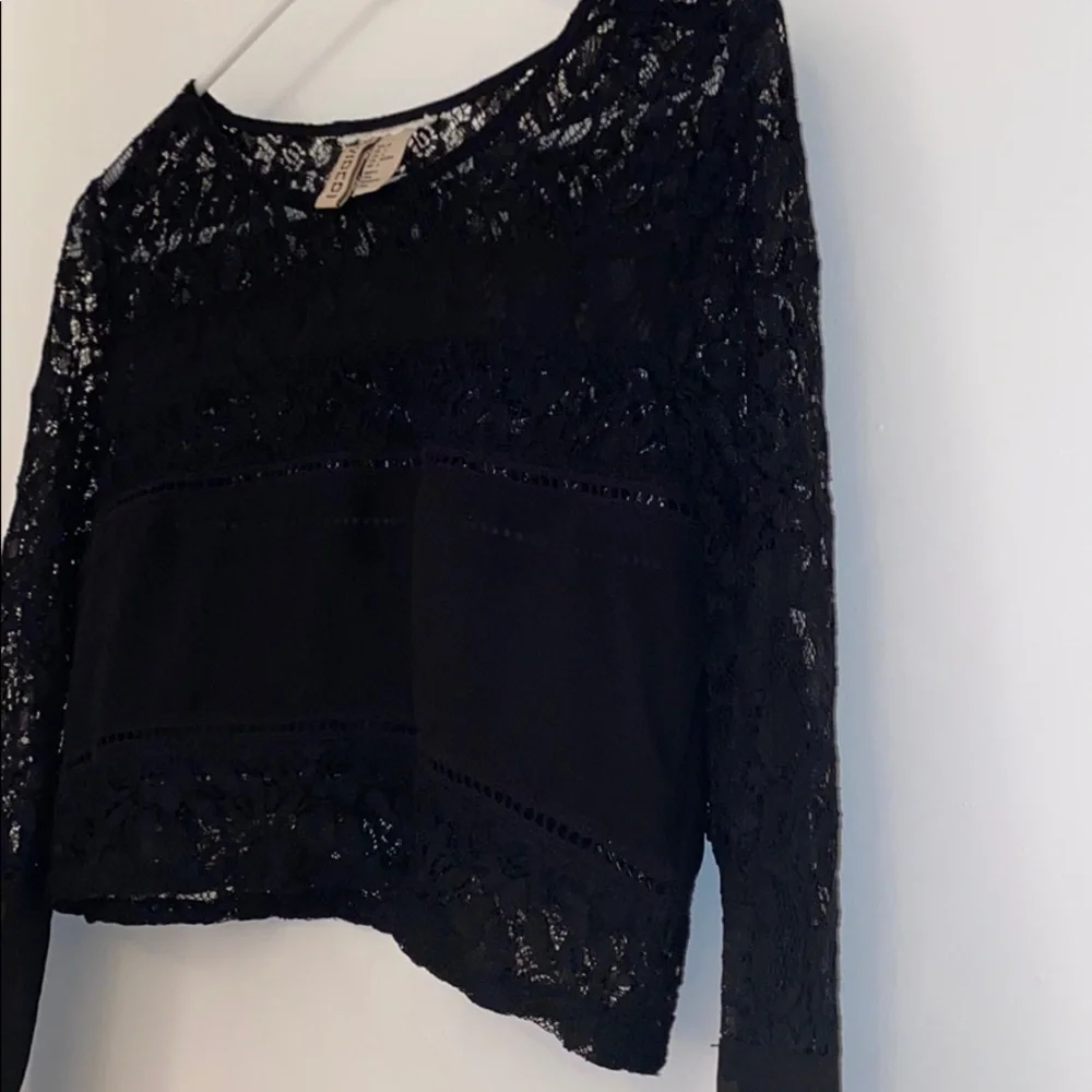 BLACK‎ lace long sleeve crop top